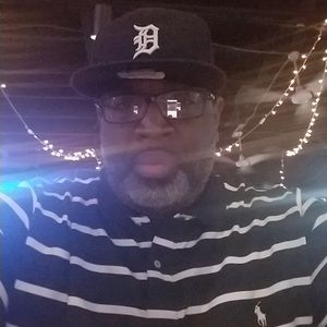 Meet your Posher, Derrick